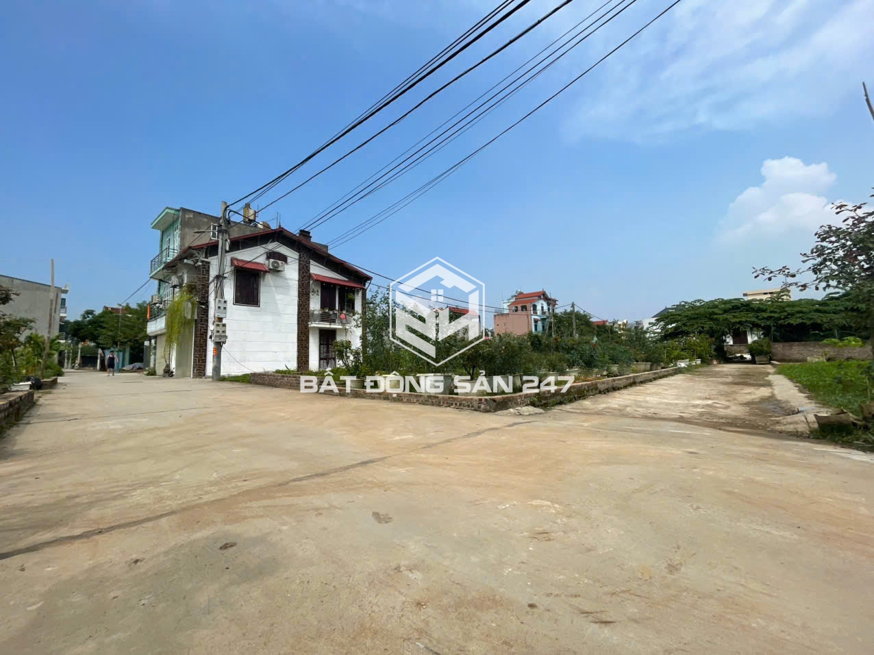 Bán gấp 50m2 TT Quang Minh giá 2x tỷ, ô tô chạy vù vù, giá siêu đầu tư
