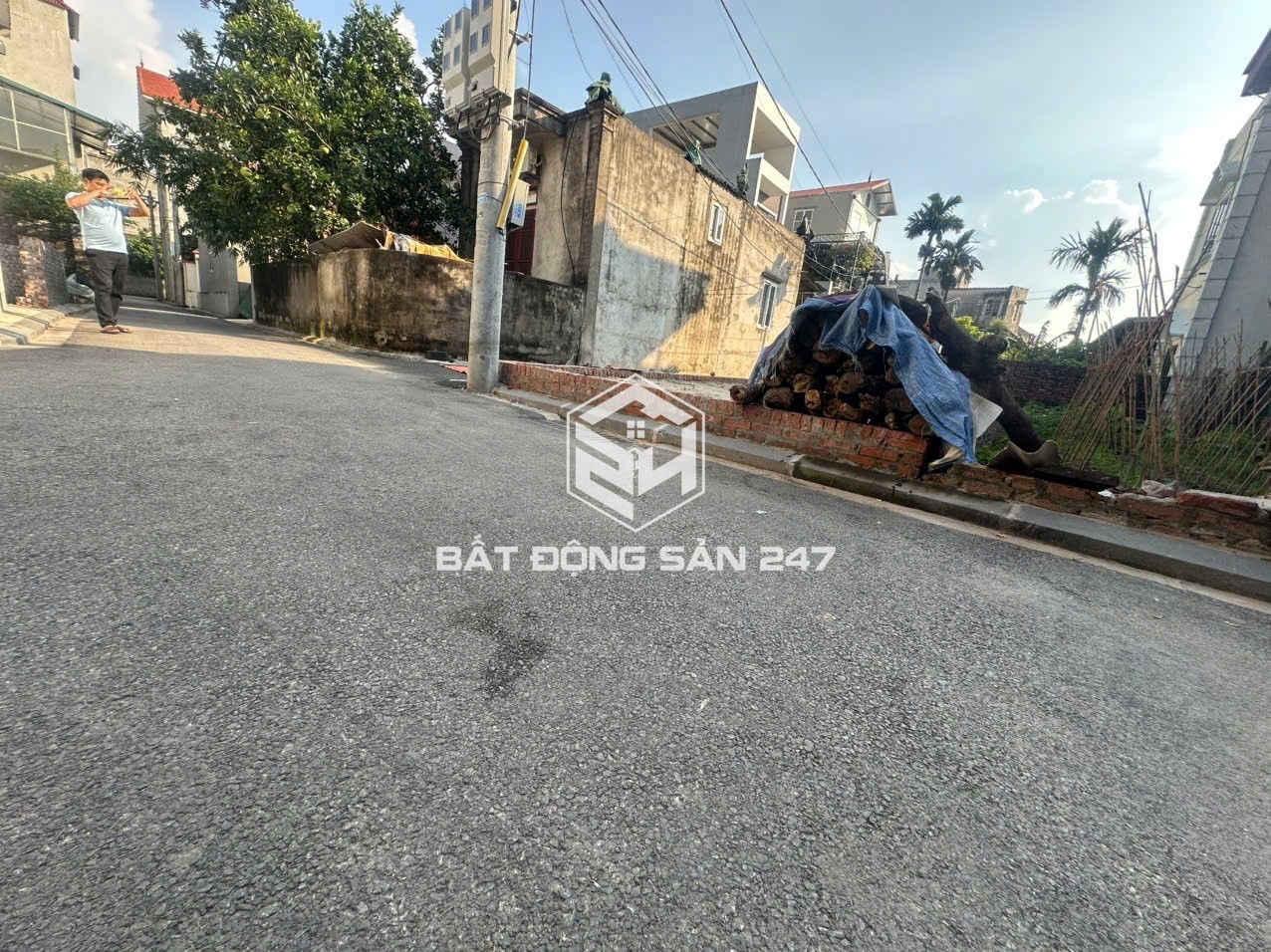 CẦN BÁN LÔ ĐẤT TẠI XUÂN CANH GẦN CẦU TỨ LIÊN