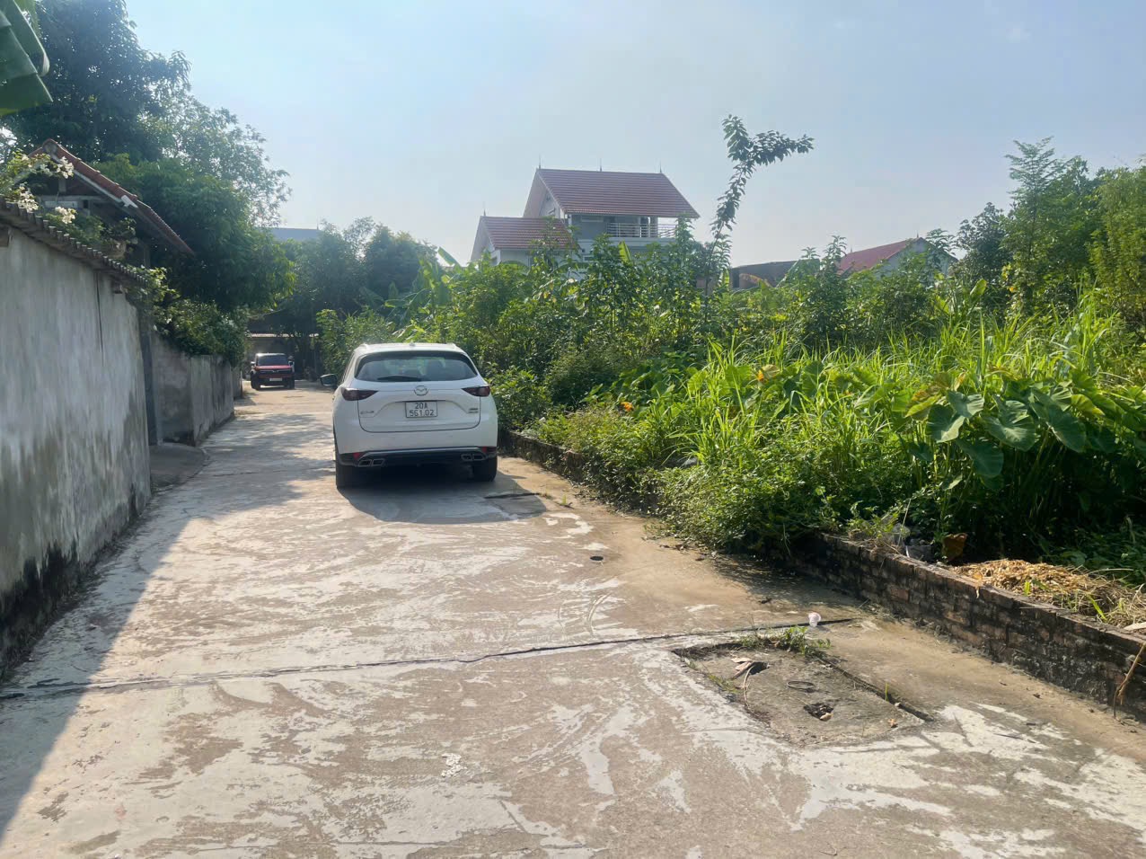 Cần bán 50 m hiền ninh ngõ thông 4 m tiện ích xung quanh đầy đủ