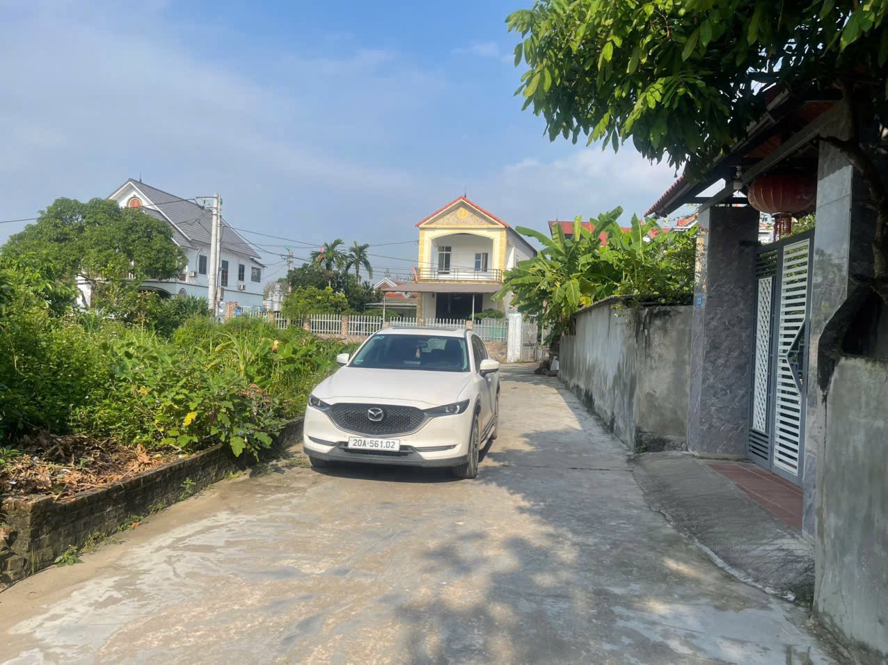 Cần bán 50 m hiền ninh ngõ thông 4 m tiện ích xung quanh đầy đủ