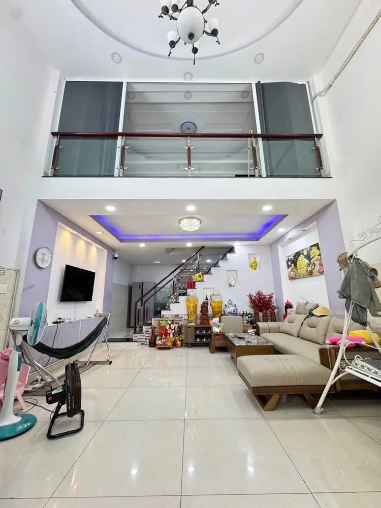 TÂN PHÚ GIÁP QUẬN 11, HẺM XE HƠI VÀO NHÀ, NGANG HIẾM 5.5M Chỉ Nhỉnh 7 tỷ.