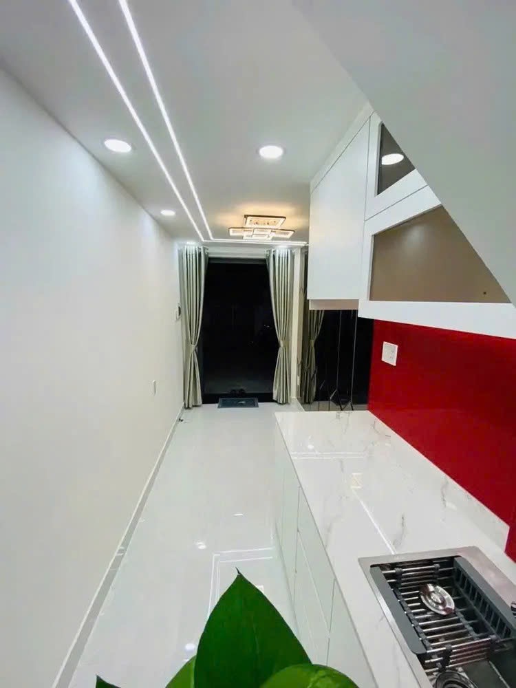 Nhỉnh 2 tỷ Hộ Khẩu Sài Gòn - 3 Tầng - Full Nội Thất - Trung Tâm Tân Phú