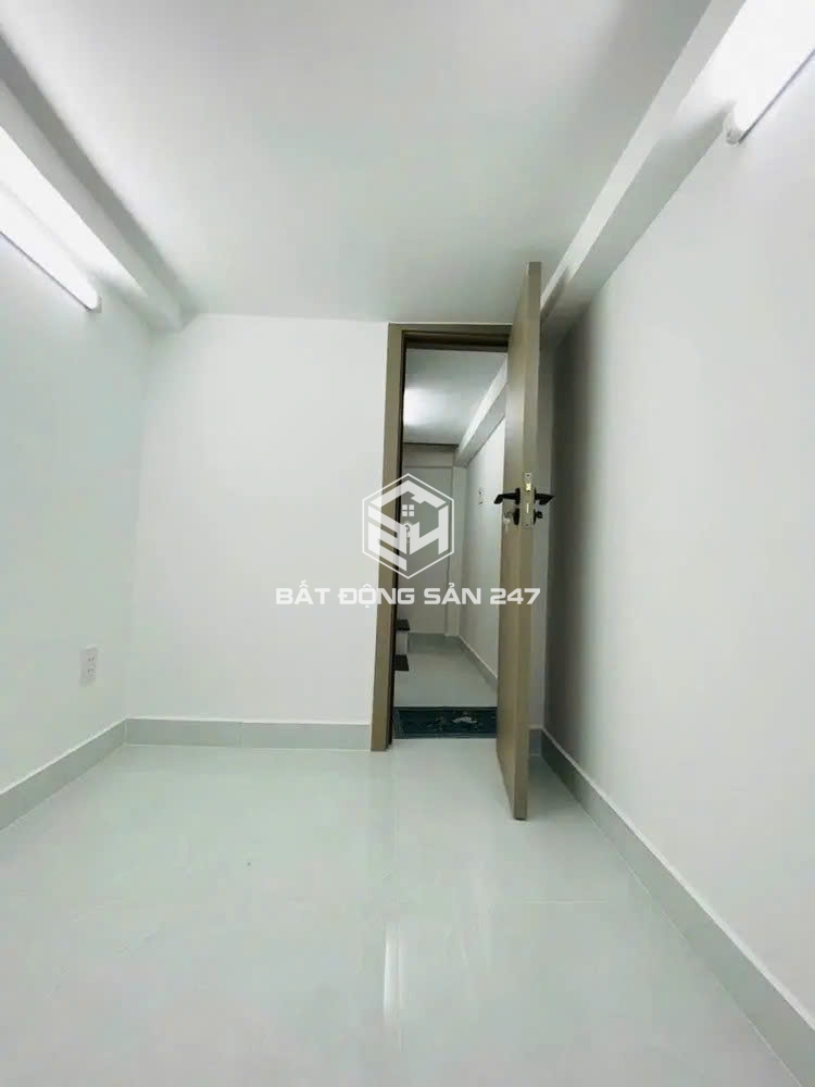 Nhỉnh 2 tỷ có ngay Hộ Khẩu Sài Gòn - 3 Tầng - Full Nội Thất-Trung Tâm Tân Phú - Lê Ngã