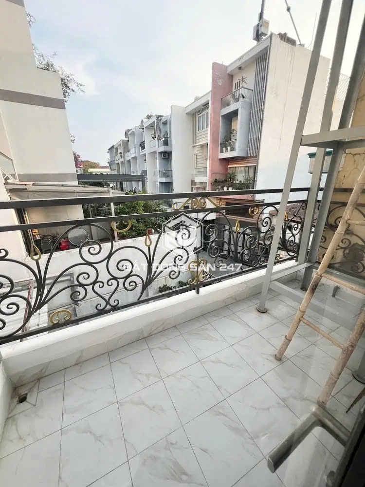 Nhà đẹp 3 tầng Hoà Bình- sát Đầm Sen
